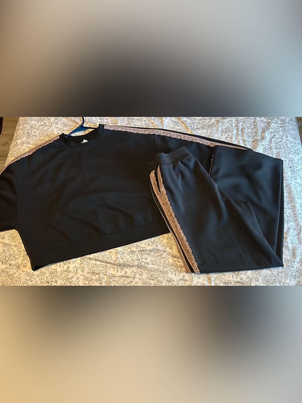 All in Motion Black Airy Sleek Lace-Trim Tracksuit Set – Size M (Like New)